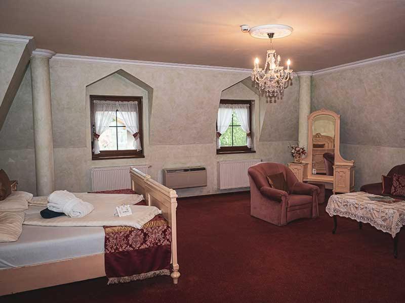 Hetkuti Wellness Hotel Mór エクステリア 写真